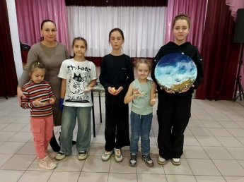 В социально-оздоровительном центре «Пугачевский» состоялся мастер - класс по эпоксидной смоле на тему "Море".