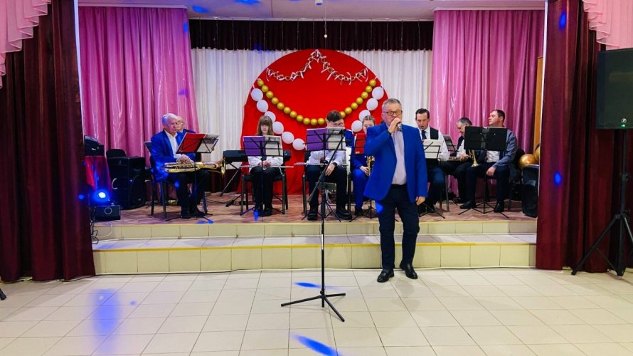  В Пугачевском состоялся яркий концерт духового оркестра!