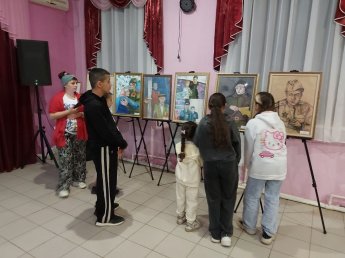 Выставка детских рисунков «На страже Родины своей» ДШИ г. Пугачева