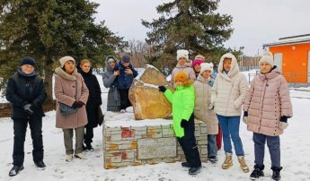Специалисты СКЦ организовали и провели пешеходную прогулку "Родного края уголки» для отделения "Мать и дитя"