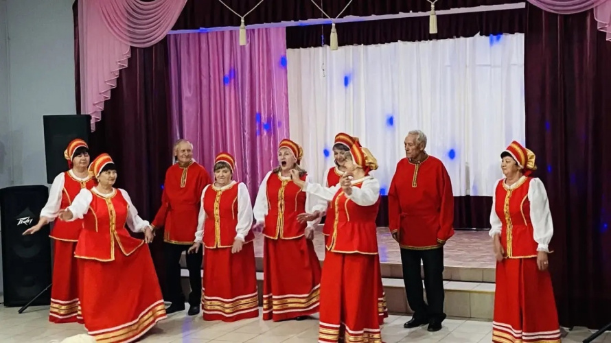 Песня собирает друзей