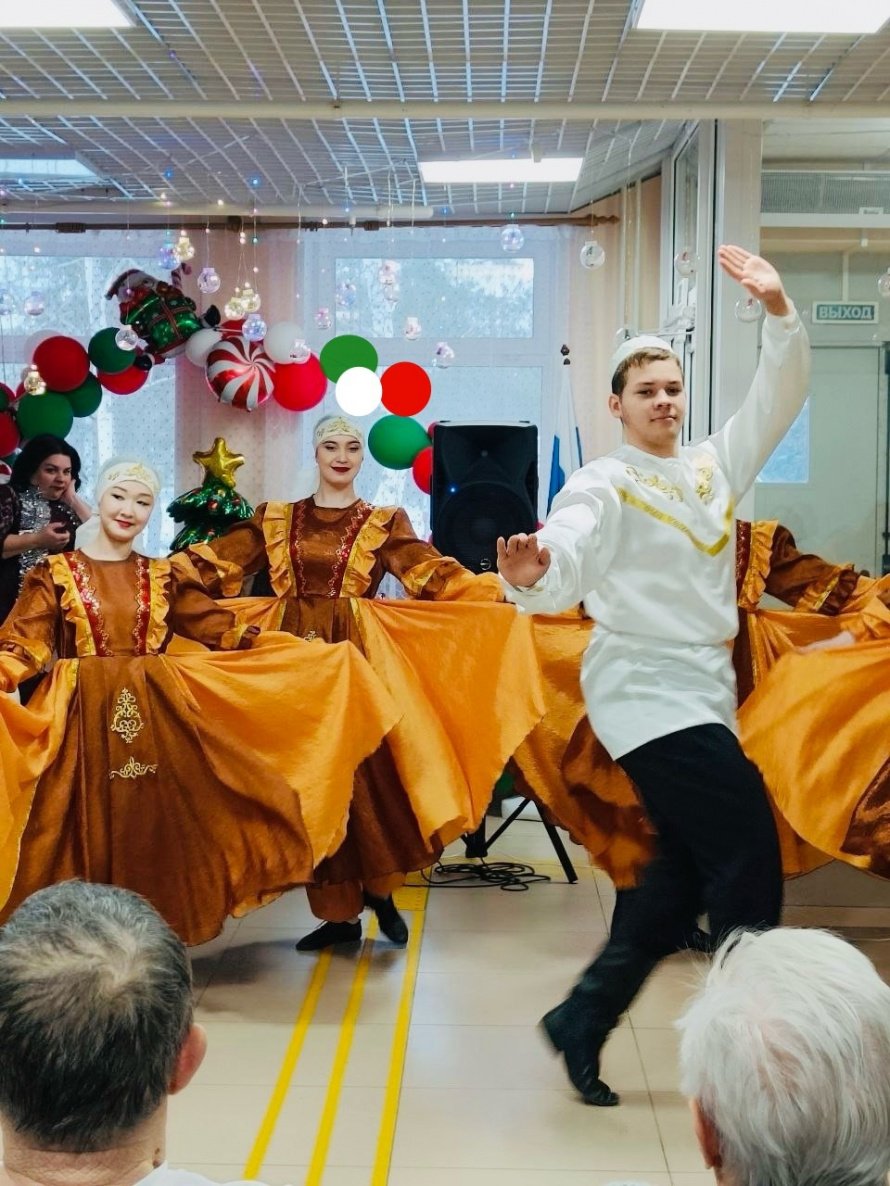 Новогодняя концертная программа "Новогодний серпантин"