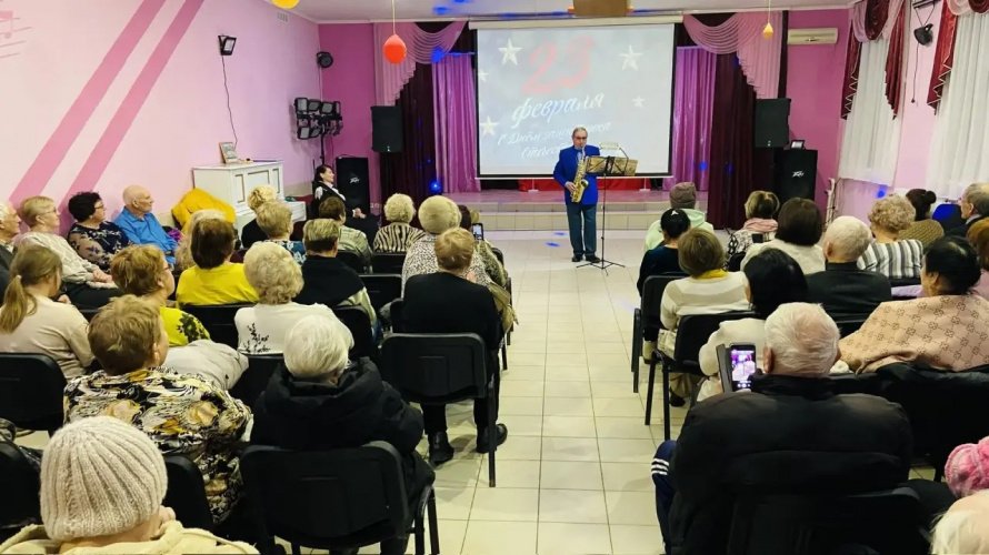  В социально-оздоровительном центре «Пугачёвский» состоялась концертная праздничная программа, посвящённая чествованию и выражению благодарности защитникам Отечества.